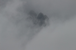 Zoom in den Nebel Richtung Lienzer Dolomiten
