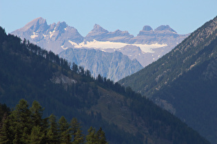Zoom auf die Dents du Midi mit Haute Cime (links) und Glacier Plan Névé