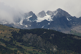 Zoom auf den Gletscher und v. l. n. r. Aiguille Verte de Valsorey, Pic d'Amiante, Mont Sonadon und Grande Tête de By