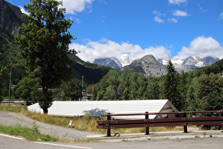 Ostrand von Pré-Saint-Didier, Blick über den Mont Chétif zum Massif du Mont-Blanc