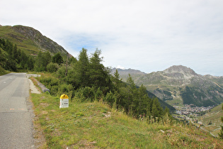 9 km bis zur Passhöhe, Blick auf Val d'Isere und Rocher de Bellevarde