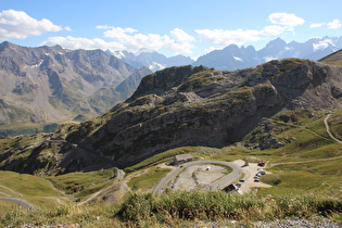 Blick über Teile der Südrampe in die Alpes du Dauphiné