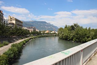 auf der Brücke, Blick auf die Isère flussabwärts …