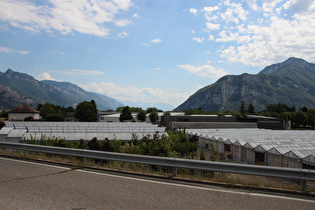 Brücke über die A 48 bei Centr’Alp, Blick ins Vallée de l'Isère talaufwärts, …