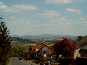 ein letzter Blick über Fulda auf die Rhön