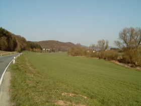 im Forstbachtal, rechts der Forstbach, voraus Lütgenade