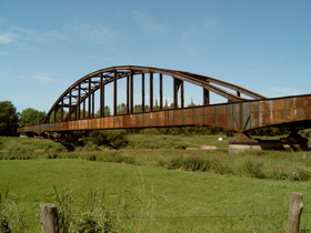 Eisenbahnbrücke über die Weser bei Corvey