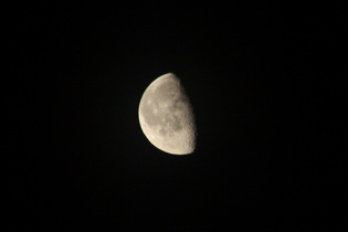 Zoom auf den Mond