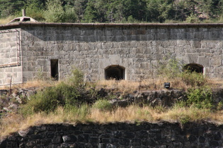 Zoom auf einen Bunker der Festungsanlage