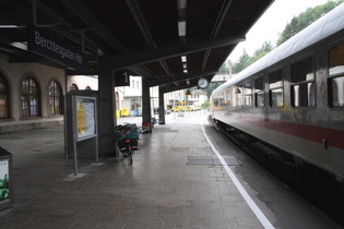 Bahnhof Berchtesgaden, der Zug nach Hannover steht schon bereit