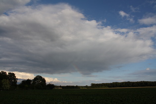 Regenwolke mit Regenbogen östlich von Ihme-Roloven, schon der zweite Regenbogen an diesem Tag