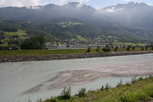 Blick über den Rhein auf das Liechtensteiner Ufer