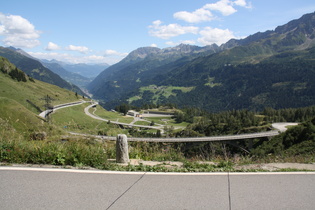 Gotthardpass, Südrampe, neue Passstraße oberhalb von Airolo