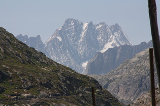 Zoom auf das Lauteraarhorn, einen Viertausender in den Berner Alpen