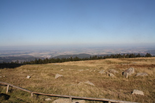 Blick vom Gipfel nach Ostnordosten über Ilsenburg und Wernigerode