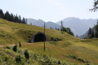 Westrampe, Tunnel und alte, gesperrte Straße