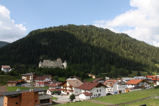 Blick auf Schloss Naudersberg und den Kleinmutzkopf