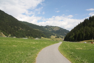 Reschenpass, Radweg neben der Passhöhe, Blick nach Norden auf den Großmutzkopf