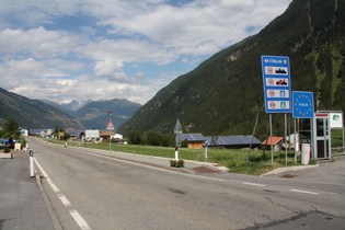 Grenze zwischen Italien und Schweiz bei Taufers im Münstertal, Blick nach Italien