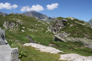 der Maseggbach, Blick flussaufwärts, im Hintergrund das Chilchalphorn