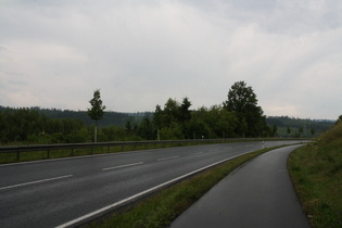 Lennetal zwischen Oberkirchen und Winkhausen, Blick nach Westen
