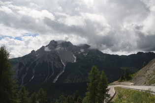 Blick über eine Kehre der Ostrampe zum Monte Bìvera