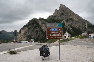 "Dach der Tour": Passo di Falzarego — im Hintergrund der Sasso di Stria
