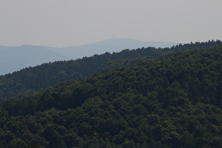 Zoom auf den Großen Inselsberg im Thüringer Wald