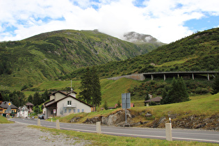 … Blick auf die Nordrampe zum Gotthardpass…