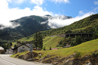 … und Blick auf die Nordrampe zum Gotthardpass