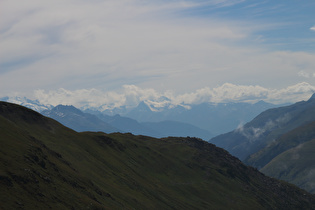 Zoom auf die Walliser Alpen – und entschieden zu viele Wolken