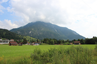 Blick über Weißenbach am Lech zur Gaichtspitze