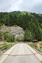 der Lech bei Grießau, Blick über die Brücke …