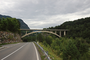 Blick von Westen auf die Brücke der "Pitztal Landesstraße" L16