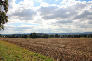 Benther Berg, Westhang, Blick über Everloh auf Gehrdener Berg und Deister