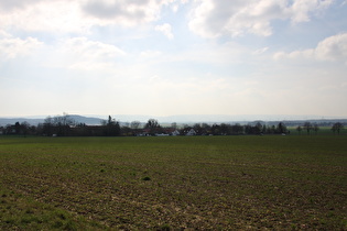 Blick über Everloh auf Gehrdener Berg und Deister