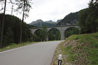 ein Viadukt der Albulabahn