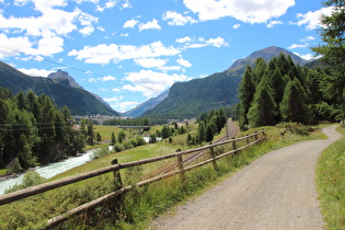 Blick über die Flaz und Pontresina ins Val Bernina