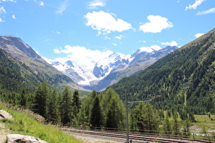 Blick von der Montebello-Kurve aus auf Berninagruppe und Morteratschgletscher