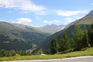 Blick ins Val di Forni und auf den Monte Pasquale und dahinter v. l. n. r.: Monte Cevedale und Monte Rosole