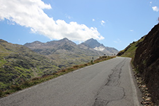 Blick über das Val di Gavia zum Corno dei Tre Signori mit den Ghiacciaio de Sforzellina