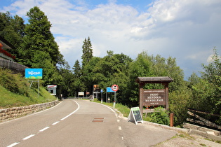 oberster Bereich der Ostrampe, Provinzgrenze zwischen Trentino und Südtirol am Ostrand von Mendola …