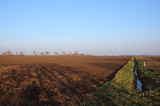 Agrarwüste am Ostrand von Döteberg, Blick auf Meiers Mühle