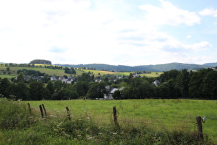 Blick über Wiemeringhausen nach Nordwesten …