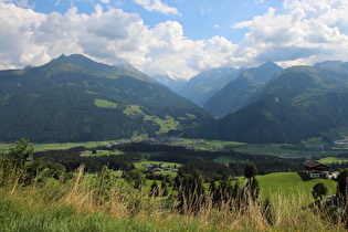 weiter unten, Blick auf Hollersbach im Pinzgau und ins Hollersbachtal …