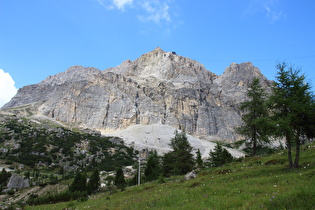 Blick von der Südwestrampe des Passo di Falzarego auf den Piccolo Lagazuoi …