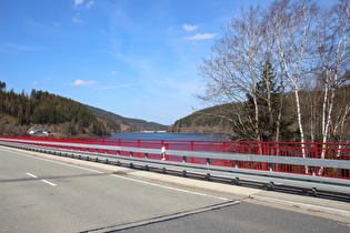Blick von der Weißwasserbrücke zur Hauptstaumauer