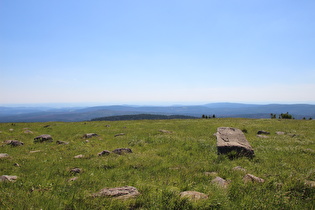 Blick vom Gipfel nach Südwesten zum Hohen Meißner