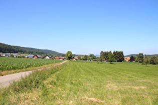 Radroute zwischen Bonenburg und Borlinghausen, Blick auf Borlinghausen