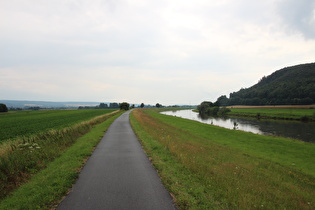 Weserradweg zwischen Forst und Holzminden, Blick talaufwärts